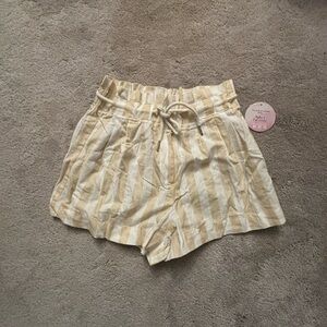 NWT White and cream linen shorts with drawstring